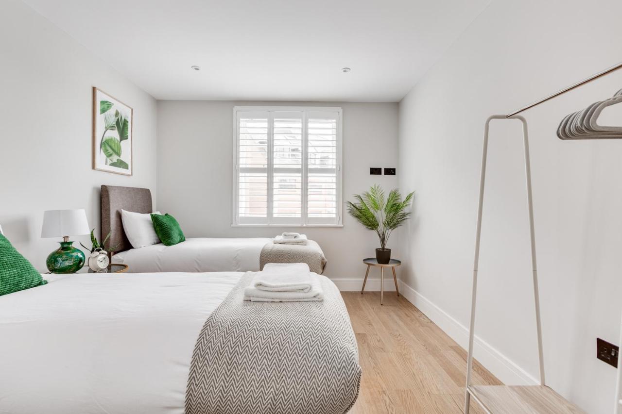 Executive 2 Bedroom Apt City Centre Free Pkg , Wifi By Tent Serviced Apartments Staines-upon-Thames Exterior foto