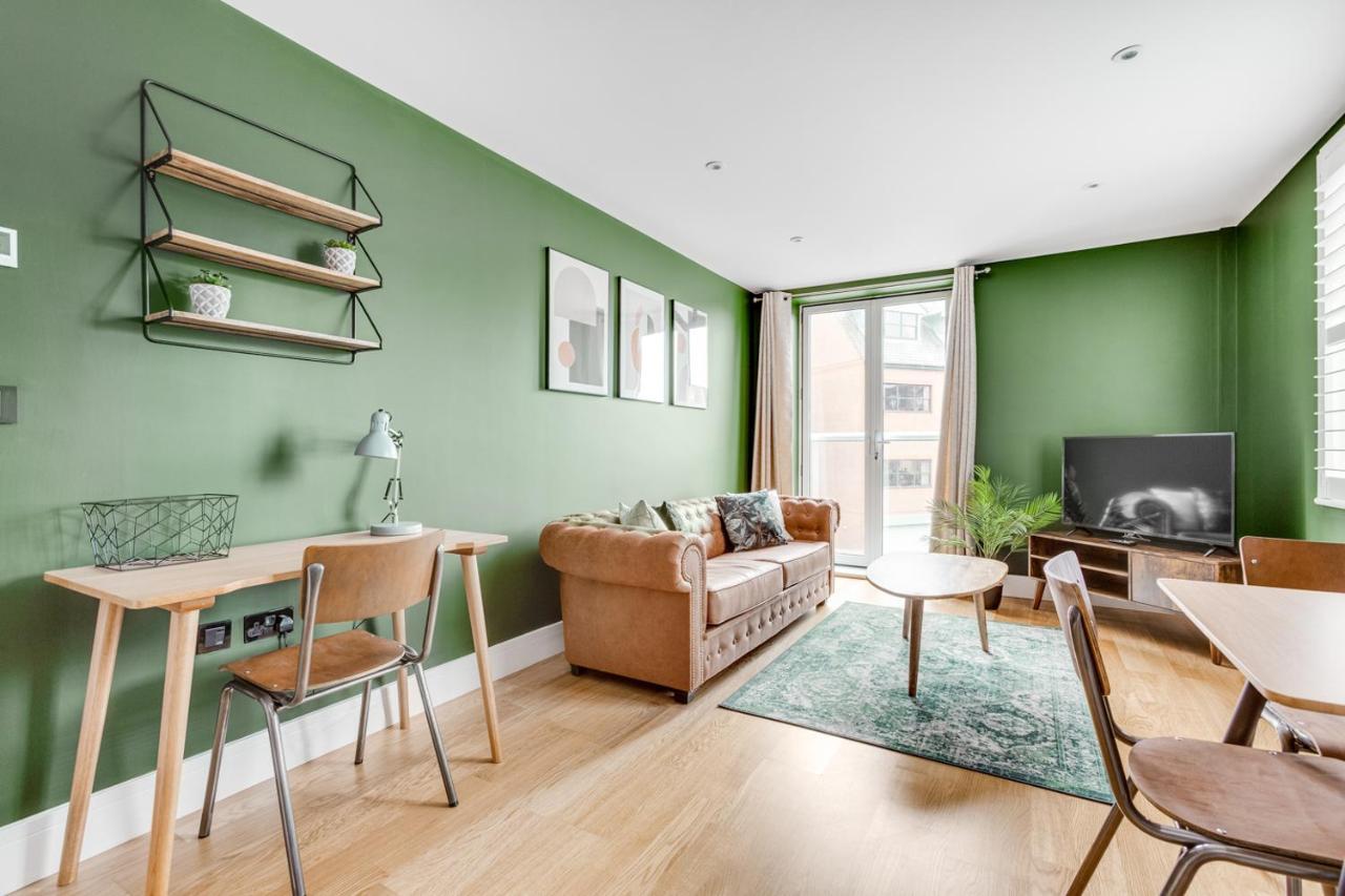 Executive 2 Bedroom Apt City Centre Free Pkg , Wifi By Tent Serviced Apartments Staines-upon-Thames Exterior foto
